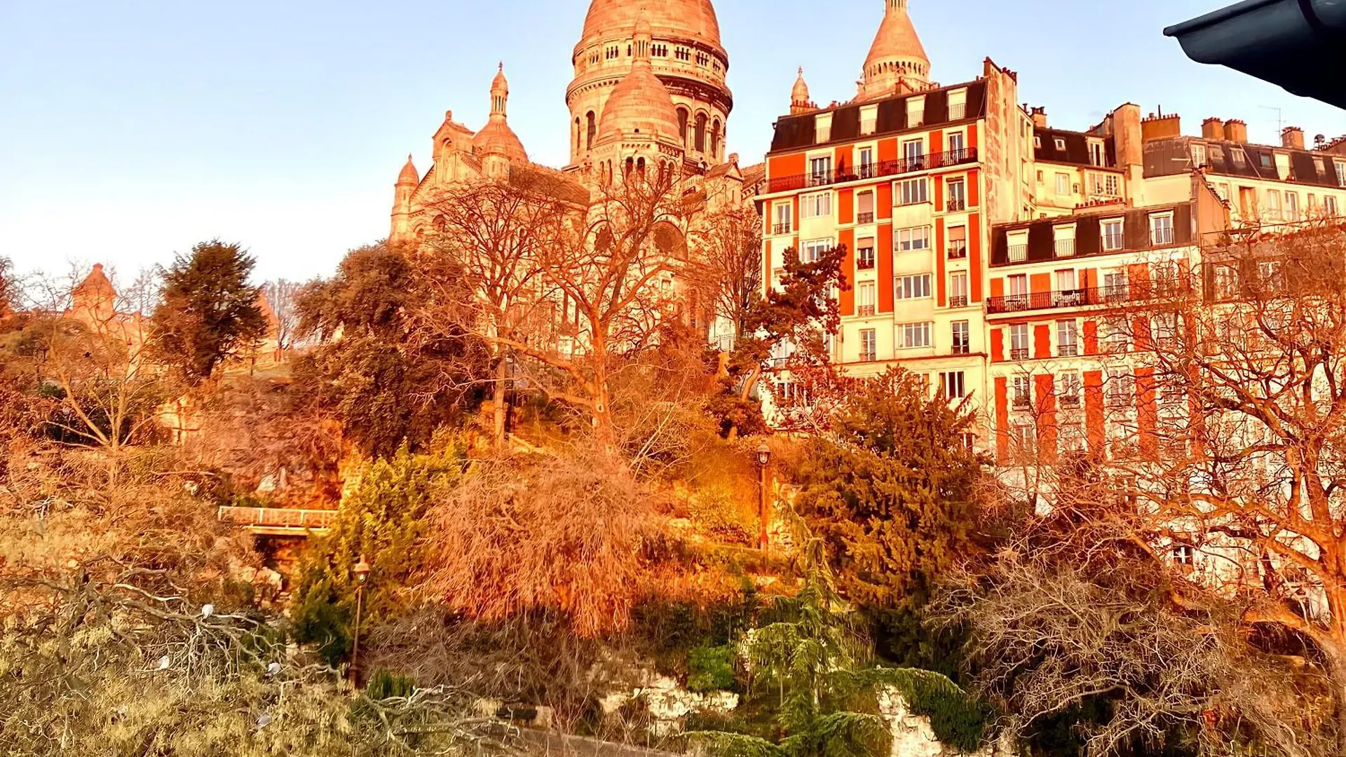 Amazing Sacre-coeur Views In Montmartre